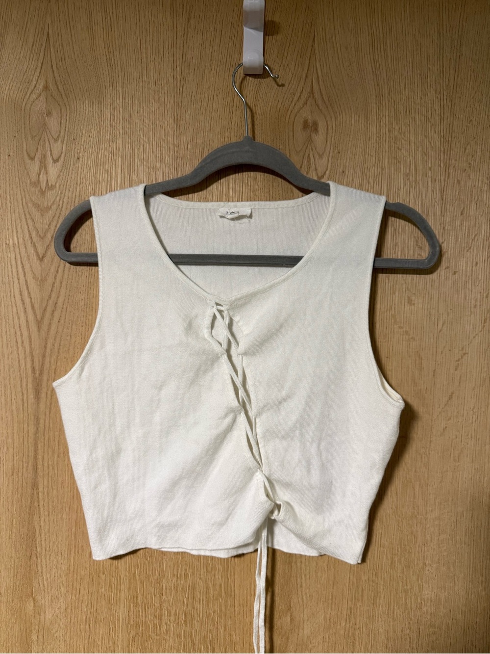 Women's White Lace-Up Cropped Tank Top beivy large